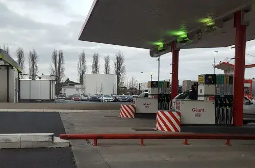 Station Service Géant Carburant