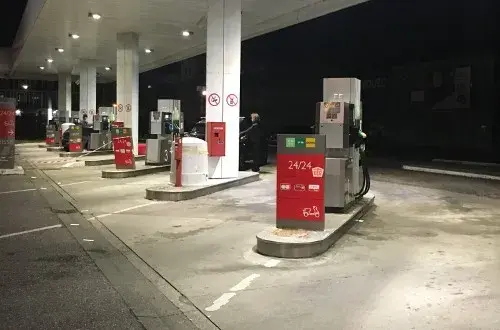 Station essence AuchanLobau