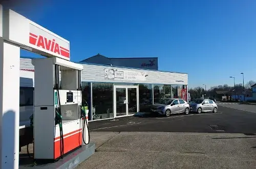 Avia  Garage du Moulin Rouge